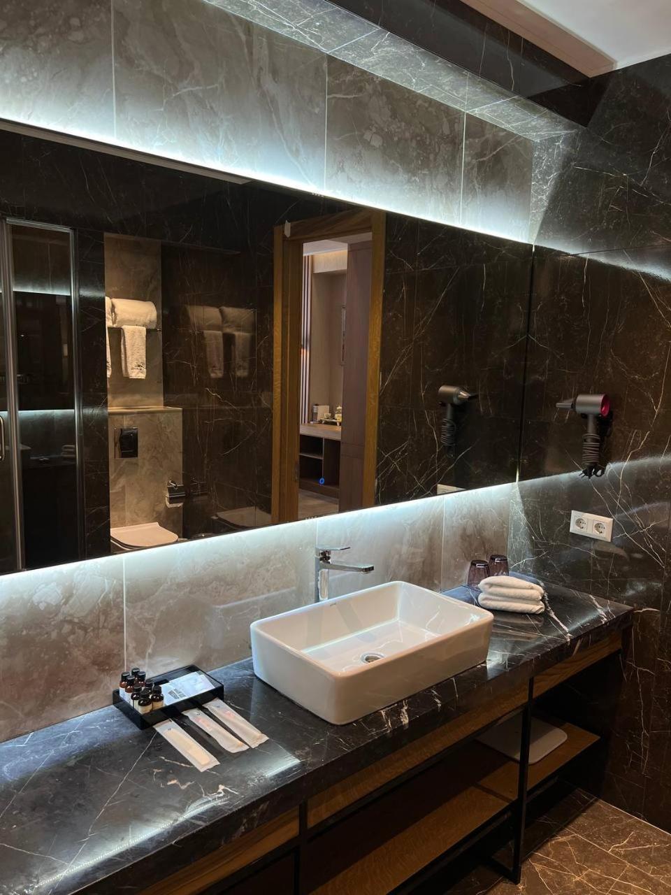 Sofia International Hotel Bisjkek Eksteriør bilde