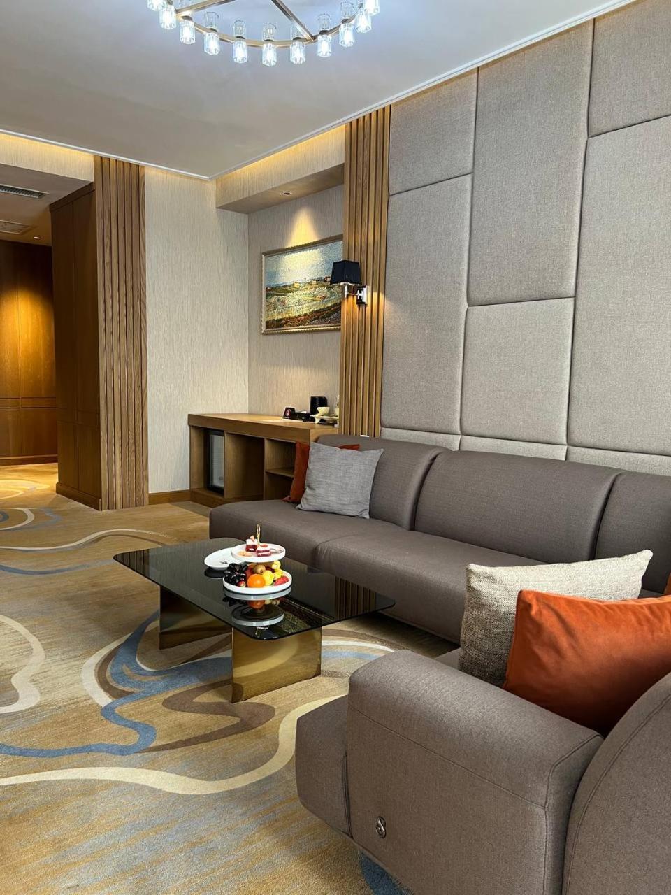 Sofia International Hotel Bisjkek Eksteriør bilde